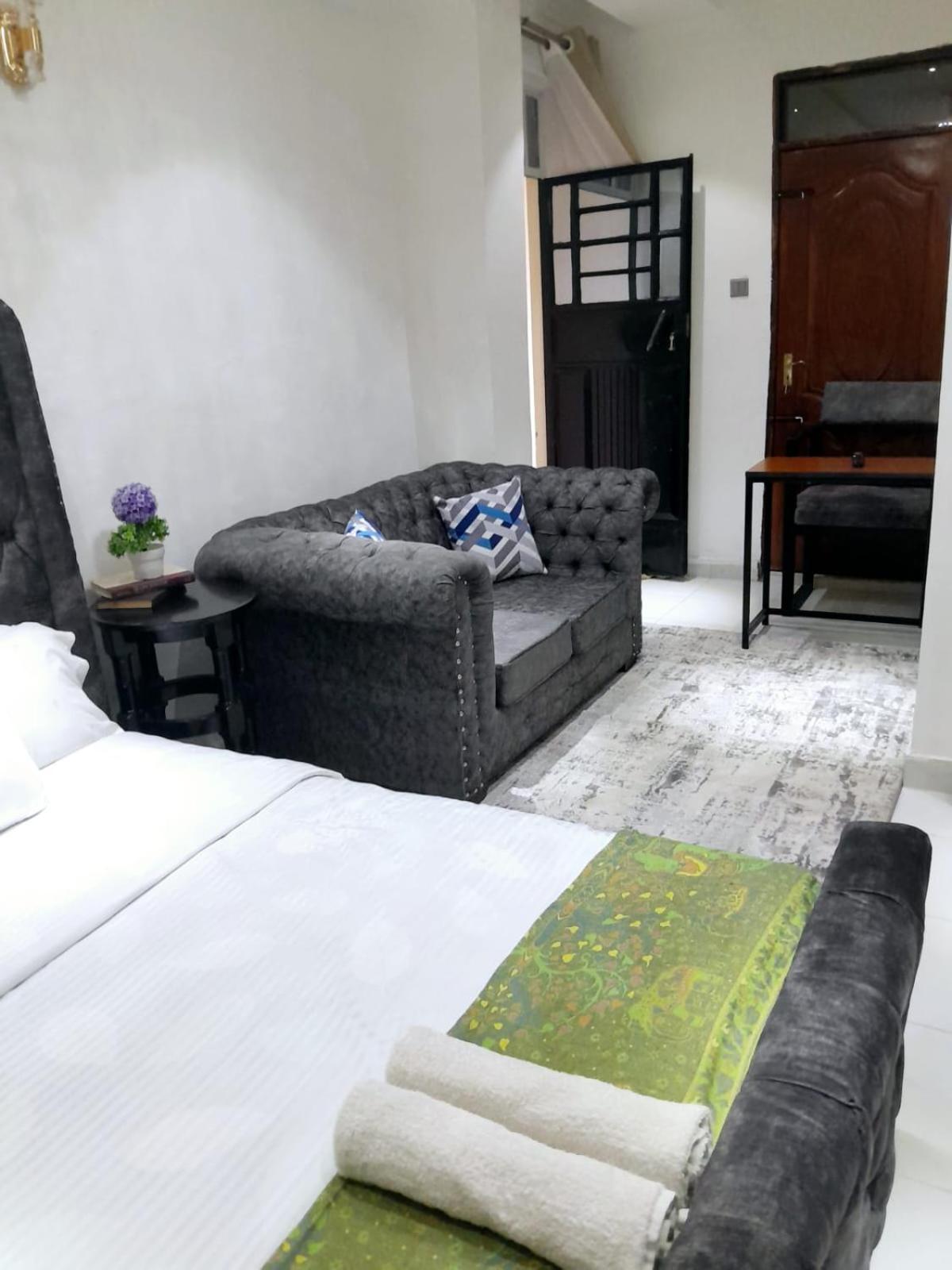 Sandalwood Suites Nakuru - Studios & One Bedroom Suites Esterno foto